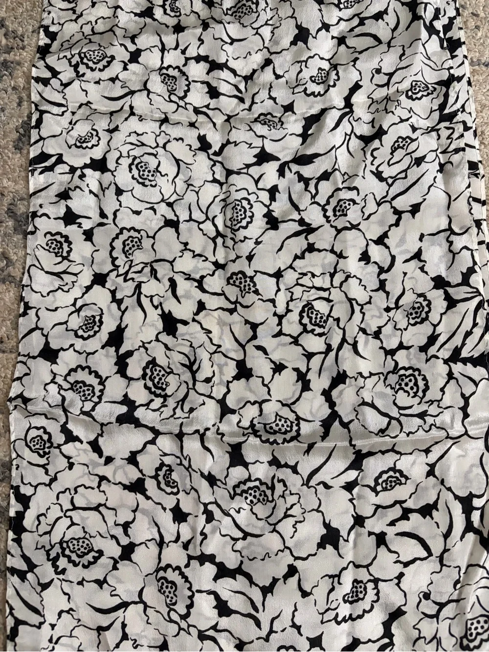 Vintage 1980s Liz Claiborne bold monochromatic floral print 50” scarf